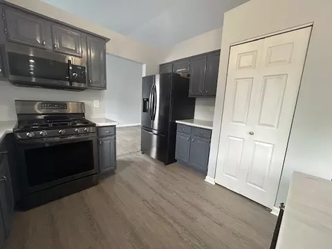 Kitchen - 24014 W Heather Ct, Plainfield, IL 60585 photo 2 of 3