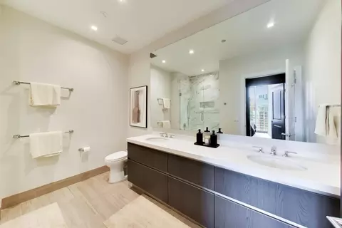 Bath - 363 E Wacker Dr #2506, Chicago, IL 60601 photo 4 of 4