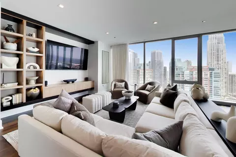 Living - 363 E Wacker Dr #2506, Chicago, IL 60601 photo 2 of 5