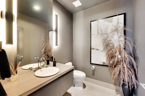 Bath - 363 E Wacker Dr #2506, Chicago, IL 60601 photo 3 of 4