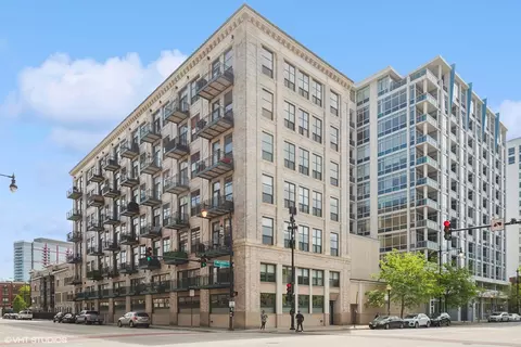 1801 S Michigan Ave #402, Chicago, IL 60616
