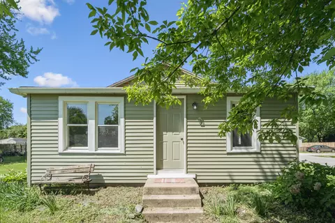 201 5th St, Colona, IL 61241