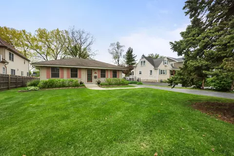29 W Goebel Dr, Lombard, IL 60148