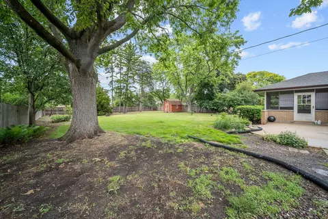 Exterior - 29 E Stonegate Dr, Prospect Heights, IL 60070 photo 7 of 15