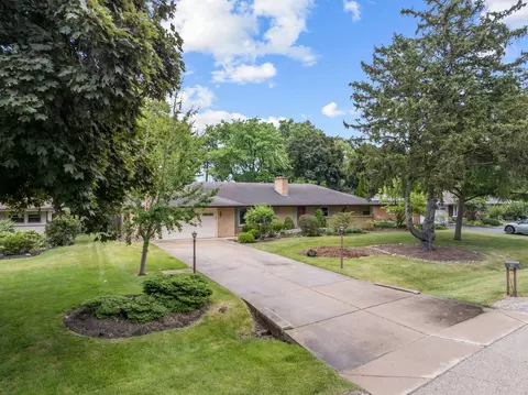 Exterior - 29 E Stonegate Dr, Prospect Heights, IL 60070 photo 12 of 15