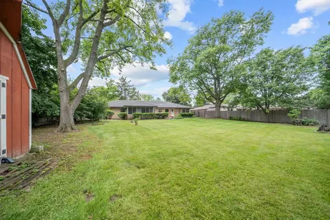 Exterior - 29 E Stonegate Dr, Prospect Heights, IL 60070 photo 11 of 15
