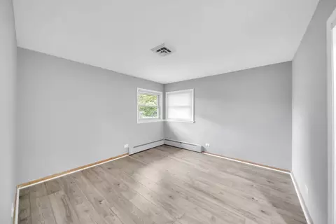 Bedroom - 29 E Stonegate Dr, Prospect Heights, IL 60070 photo 1 of 2
