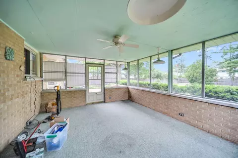 Exterior - 29 E Stonegate Dr, Prospect Heights, IL 60070 photo 6 of 15