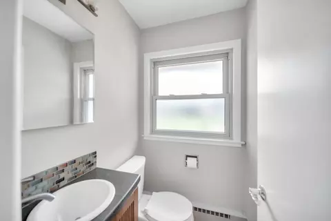 Bath - 29 E Stonegate Dr, Prospect Heights, IL 60070 photo 1 of 4