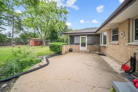 Exterior - 29 E Stonegate Dr, Prospect Heights, IL 60070 photo 14 of 15