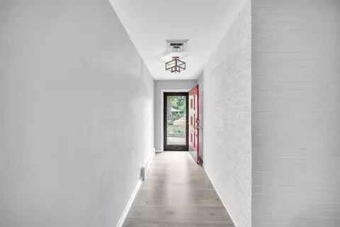 Entry Way - 29 E Stonegate Dr, Prospect Heights, IL 60070 photo 1 of 2