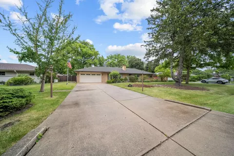 Exterior - 29 E Stonegate Dr, Prospect Heights, IL 60070 photo 3 of 15