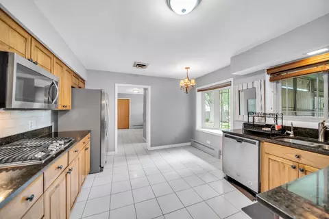 Kitchen - 29 E Stonegate Dr, Prospect Heights, IL 60070 photo 4 of 4
