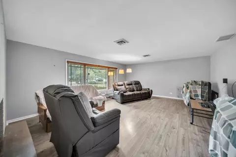 Living - 29 E Stonegate Dr, Prospect Heights, IL 60070 photo 1 of 3
