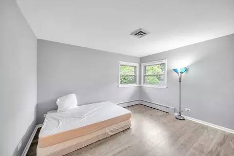 Bedroom - 29 E Stonegate Dr, Prospect Heights, IL 60070 photo 2 of 2