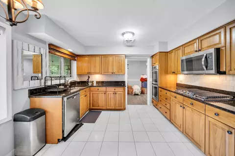 Kitchen - 29 E Stonegate Dr, Prospect Heights, IL 60070 photo 1 of 4