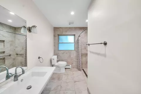 Bath - 29 E Stonegate Dr, Prospect Heights, IL 60070 photo 3 of 4