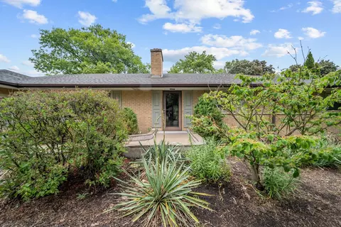 Exterior - 29 E Stonegate Dr, Prospect Heights, IL 60070 photo 5 of 15