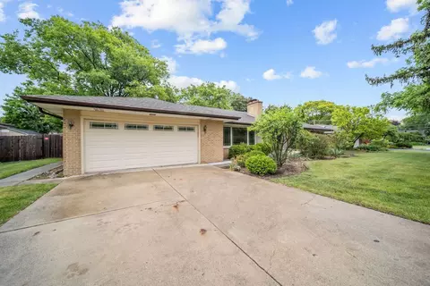 Exterior - 29 E Stonegate Dr, Prospect Heights, IL 60070 photo 4 of 15