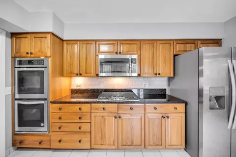 Kitchen - 29 E Stonegate Dr, Prospect Heights, IL 60070 photo 3 of 4