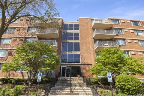 2222 S Stewart Ave #2F, Lombard, IL 60148