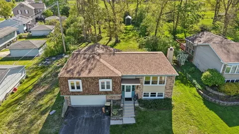 7901 Iroquois Ct, Woodridge, IL 60517