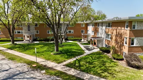 6910 W 109th St #1B, Worth, IL 60482