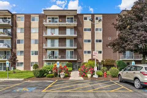 2900 Maple Ave #17E, Downers Grove, IL 60515