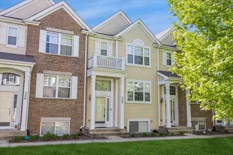 558 Lincoln Station Dr #558, Oswego, IL 60543