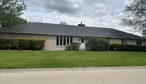 Exterior - 302 Kelly Dr, Normal, IL 61761 photo 10 of 10