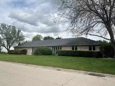 Exterior - 302 Kelly Dr, Normal, IL 61761 photo 9 of 10