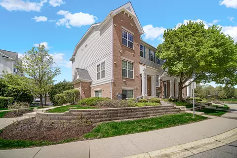 82 Arcadia Ln, Lake Zurich, IL 60047