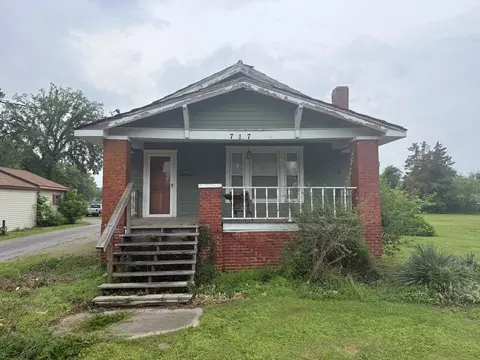 717 W Sloan St, Harrisburg, IL 62946
