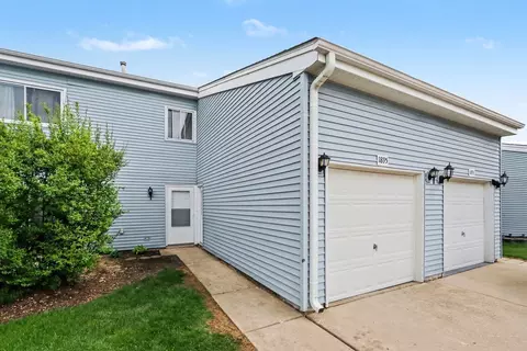 1895 Hickory Ln, Glendale Heights, IL 60139