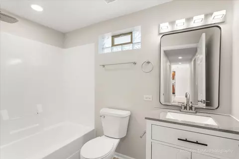 Bath - 16600 Oxford Dr, Markham, IL 60428 photo 2 of 2