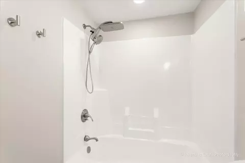 Bath - 16600 Oxford Dr, Markham, IL 60428 photo 1 of 2