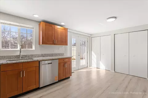Kitchen - 16600 Oxford Dr, Markham, IL 60428 photo 2 of 3