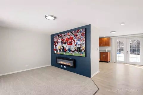 Living - 16600 Oxford Dr, Markham, IL 60428 photo 3 of 4