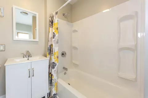 Bath - 421 Prospect St, Dekalb, IL 60115 photo 2 of 3