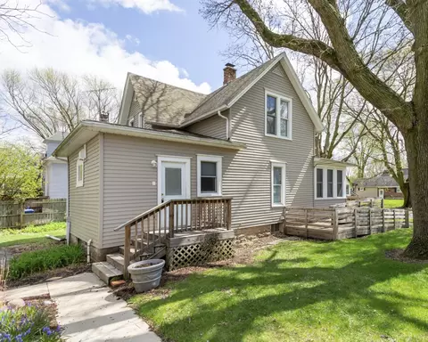 Exterior - 421 Prospect St, Dekalb, IL 60115 photo 5 of 9