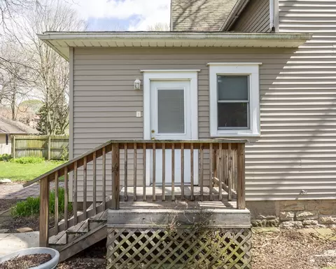 Exterior - 421 Prospect St, Dekalb, IL 60115 photo 7 of 9