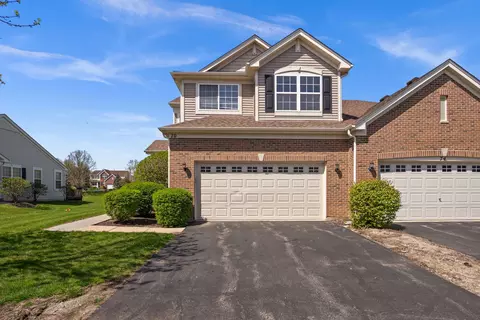 70 Regent Dr, Gilberts, IL 60136