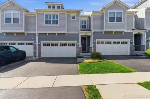 614 Riverbank Dr, Geneva, IL 60134