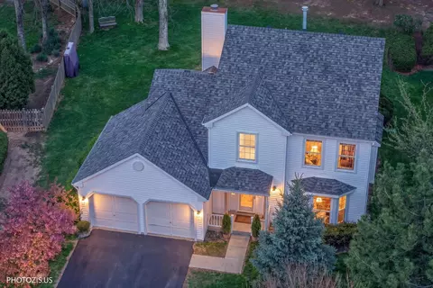 103 N Sterling Heights Rd, Vernon Hills, IL 60061