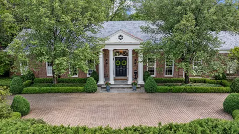 675 E Woodland Rd, Lake Forest, IL 60045