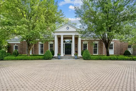 675 E Woodland Rd, Lake Forest, IL 60045