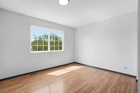 Bedroom - 36 Bridgeview Dr, Oswego, IL 60543 photo 2 of 6