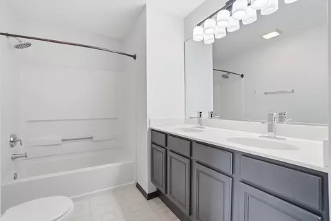 Bath - 36 Bridgeview Dr, Oswego, IL 60543 photo 2 of 3
