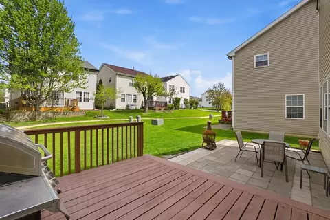 Exterior - 36 Bridgeview Dr, Oswego, IL 60543 photo 3 of 4