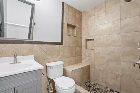 Bath - 36 Bridgeview Dr, Oswego, IL 60543 photo 3 of 3